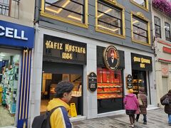 1864年創業のトルコの人気スイーツ店で、バクラヴァ、ターキッシュ・デライト、カダイフなどトルコのさまざまな伝統菓子が売っています。