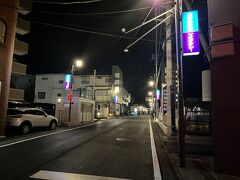 ラーメンげんさんを出て、夜の湯村温泉通りをそぞろ歩きしました。

時期柄でしょうか、通りを歩く人を見かけることもなく、寂しい雰囲気でした(´-ω-`)