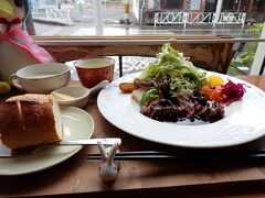 忠海駅周辺で昼食難民になりかけのところ、やっと駅前のこちらでランチ
美味しゅうございました
