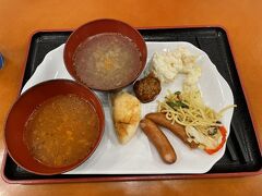 朝ご飯には間に合って起きられましたー。
なんかほかの東横インとはちょっと違う感じ。
中華街が近いからですかねー。

結局妻は酔いが戻らず、ここって1時間1000円でチェックアウトを延長できるのですが、2時間延長してしまいました。