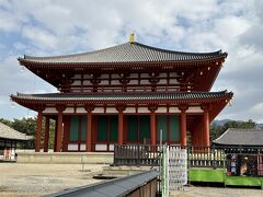 横から見た金堂ですが、伽藍の中心にあたる建物です。
興福寺・東大寺・そして春日大社の詳細は既に別のブログで紹介済みでしたが、この４トラに移行してからはまだ奈良を訪れていないことになっていましたので、奈良主要観光スポットである上記３施設の内、興福寺の写真だけ撮影してきました。
時間があれば東大寺や春日大社まで歩くところですが、見どころも多い上にかなり歩かなくてはいけないので、今回はここまで。
再び商店街に戻ります。