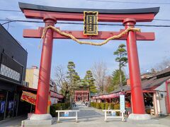 醸造所を通ると目の前には笠間稲荷神社の大きな鳥居がお目見えします！