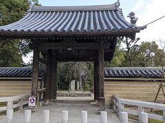 一帯で大きな敷地を占める聖福寺
臨済宗妙心寺派の寺院で、日本最初の本格的な禅寺

写真撮影不可との案内があったので門外から撮影
地味な案内板だったので、気づかない人も多そう