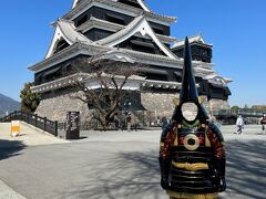 ゆっくり歩きながら熊本城へ。
天守閣に登って熊本の町を眺め、
今回の旅？終了です。　