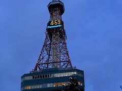 さっぽろテレビ塔。
だんだん日が暮れて来ました。
