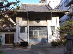 報土寺（本堂）
　三分坂のところにある浄土真宗大谷派の寺院です。
　1614年に永受法師による創建された寺院です。
　境内には、江戸時代の有名な力士である雷電為右エ門の墓もあります。
　