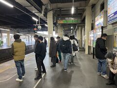 大型で乗り換え。乗り換え時間は僅かなのに、上り列車が入っていないのは珍しい。この後車庫から入ってきました。