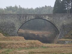 そして、こちらが通潤橋。霊台橋とは異なり通潤橋は水路橋です。時間が遅く放水はしていませんでした