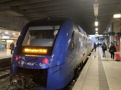マインツ中央駅からフランクフルトへの復路。
ドイツ鉄道アプリでチケットを購入して(なぜか三井住友VISAカードだとはじかれる)乗車。このアプリ、列車遅延情報がタイムリーに入ってくる優れものなので旅行者にはおすすめ！