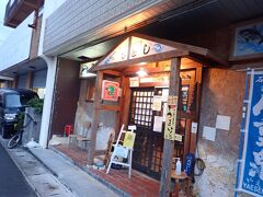 「まぐろひとし本店」
ホテルからはちょっと距離がありました。
石敢當店の方が近いのですが・・そんな贅沢は言ってられません。
希望の時間で予約がとれただけでもラッキー！

石垣島の超人気店「まぐろひとし」さん。
１０年前はそんなことも知らずに予約なしで訪れあえなく断念。
でもその時の本当に申しわけなさそうな応対がとても印象に残っています。
人気店なのに・・こちらがうっかりしていたのに・・。

というわけで・・
今回はネットで集めた情報
①電話予約のみ（来店しての予約も可）
②２か月前の月の１日から予約可
ということで１２月１日に電話をかけまくり～。
本店と石敢當店ランダムにかけて・・でもずっと話し中で全然つながりません。
もう無理か・・のタイミングでつながった！
それが本店でした。
無事希望の時間に予約取れました。
