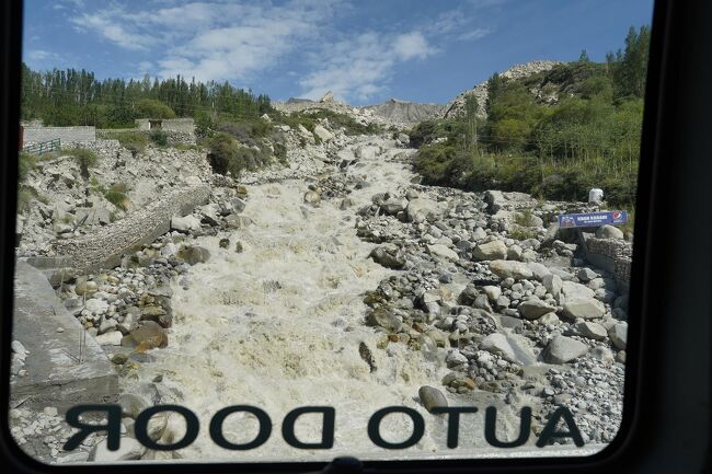 途中、車窓からこんな眺めが。