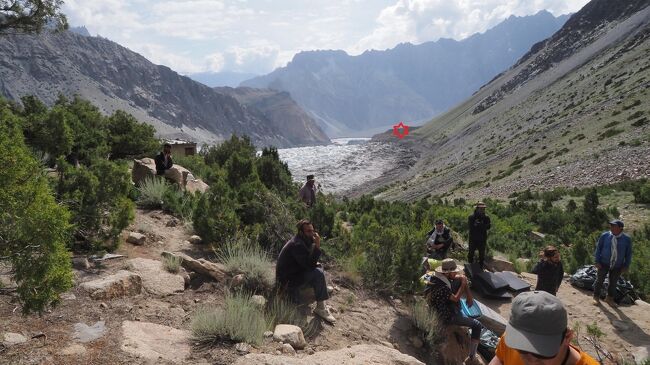 赤星が出発点。<br />3時間ほどで初日のキャンプ地のパースガーに着いてしまった。