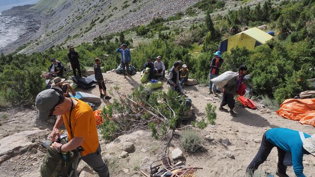 そう聞いても、せっかちな日本人はジタバタ。<br />しかもじっとしてられないお年頃の「お元気なジジババ集団」