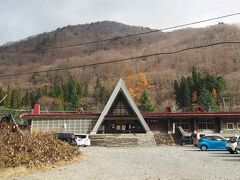 〈１〉の続きです。
https://4travel.jp/travelogue/11883366

群馬県利根郡みなかみ町にある上越線「土合駅（どあいえき）」。下りホームが新清水トンネル内にあり、地上から10分ほど階段を降りないと乗れないという駅なのです。そんなこともあり「日本一のモグラ駅」と言われているそうですよ（鉄ちゃん用語）。