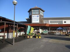 8:20 鹿児島県曽於市・道の駅たからべ

鹿児島県へ。休憩。

そういえば日本の都道府県境って山中か水上のどちらかが多いんですけど、県道2号線で通った宮崎県都城市と鹿児島県曽於市の県境があまりに何事もなさ過ぎて逆に面白かった。