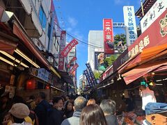 アメ横を通過
混んでいます。