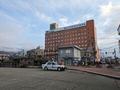 会津若松では駅前のフジグランドホテルに宿泊、3連休中でも通常時とほぼ同じ室料で泊れました。