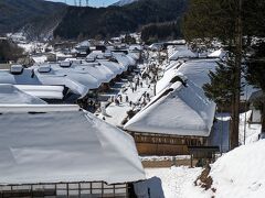 この茅葺屋根に雪がもっこり積もっている情景を見たかったんです。すごく素敵ですね。