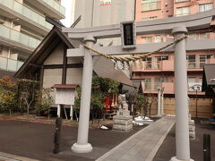 歩いて２分ほどで【名掛丁塩釜神社】に到着。
塩釜市にある【鹽竈神社】と関係あるのかな。