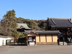 続いて、更に南にある建長寺へ。
自分的には、結構足が限界に来て、引き返そうか迷いつつなんとか到着しました。
ほんとは、あわよくばもっと山の方にある展望台のような所にも行きたかったですが、それどころではなかったです。