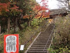 最後に立ち寄ったのは東慶寺。
なんと無人の入口に、境内の撮影禁止との表示がありました。