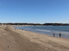 駅の方に戻って、その少し先の由比ガ浜へ。

