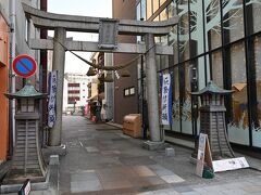 ●柴田神社／北ノ庄城跡

最初に訪れたのが、駅から南西方向の市街地の中に鎮座する「柴田神社」で、戦国時代、織田家の猛将として知られ、ここ越前国に封ぜられた柴田勝家を主祭神とする神社です。