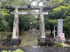 神社はひっそりとしていました。