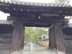 大徳寺
広いお寺で、多分こっちの門は正門ではない、と思う
多分南門