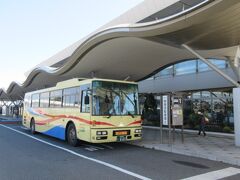 新山口へはsuicaなど使用できる「山口宇部空港連絡バス」で約30分で到着です。
しかし私はレンタカーを使用し日本海側へドライブします。