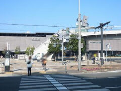 熊本駅に到着。安藤忠雄様の建築ですね＾＾

横に長くてシンプルだけど施設内は充実していて
みんなが使いやすい駅でした。
