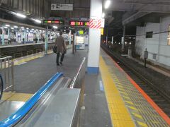 という、わけで、（？）
取手駅の下りの始発（05:49発 勝田行き）を、
待たせていただきまーす。

駅までの自転車をこぐ間、
「なんでこんなことしてるんかなぁ、、、」
なーんてこともふと思いましたが、
やりたいと思った時にやれそうならやる、それでいいじゃない！
で吹きっ飛ばしまして。