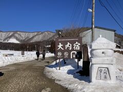 雪灯籠がお出迎え