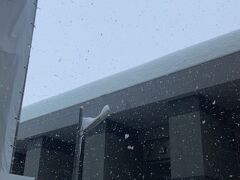 札幌駅北口のバスターミナルからウポポイのバスツアーに参加します。雪まつり期間中の運行で近ツーでウポポイの入場料込みで1人￥3000です。