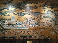 「ANAクラウンプラザホテル京都」に到着～結構疲れたな～
ロビーの「洛中洛外図屏風」レプリカはなかなか見応えがあるし、
他にも砂糖工芸でできた二条城のジオラマも展示されています。