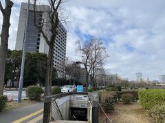 待ち合わせ時間より少し早めに桜田門駅で降りました。