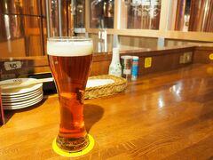 はこだてビール明治館

「明治館」の赤煉瓦を想わせる赤銅色の「アルトビール」は、デュッセルドルフ発祥の上面発酵ビール。一見濃いかと思ったら、クセもなくまろやか・・・初めて味わう地ビールのうまさ。