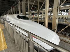 長崎から乗り継いで乗り継いで 博多駅到着！

博多は何回目かな？７回目くらい？
今日から２泊市内にお泊りするけれど、その前にすることがあるので
改札抜けます。