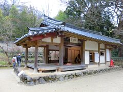 韓国庭園。奥の高台のほうにある。この近くに足湯もあった。梅まつりや紅葉まつりの時だけ足湯ができるらしい。