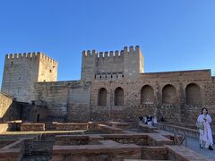 先ずはアルカサバ。軍事要塞である。アルハンブラでも最も古い部分。9世紀に建造されている。