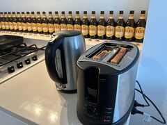 2/10 7:30
朝食です。
ビアボトルも沢山になりました、もう5泊しました。
