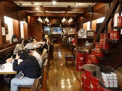 イノダコーヒーと並んで、京都で人気のスマート珈琲店。店前には入店町の人が並び、すぐには入れないので、コーヒー豆だけ買いました