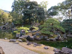 醍醐寺三宝院は別料金で特別拝観できますが、必見です。三宝院の庭園は太閤秀吉が設計した庭園で、一般公開エリアから見るよりも表書院から見る庭園が良いです