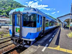 貞光に到着。アンパンマン剣山号。アンパンマンの号車がある