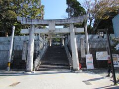 宮地嶽神社に続いています