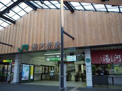 熱海から移動して湯河原駅へ12時10分着。
目的の湯河原梅林（幕山公園）にはバスで向かいます。
昨今の運転手不足で梅林へのバスが減便…とHPに載っていました。
https://www.yugawara.or.jp/sightseeing/953/
https://www.town.yugawara.kanagawa.jp/soshiki/8/21428.html

有料のバス以外に、この日は無料送迎バスも運行されている日で、私たちは12時30分発のバスに乗ることができました。