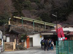 ケーブルカー

数分で終点阿夫利神社駅まで運んでくれる。