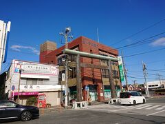 横浜駅-海老名までは相鉄で
海老名-伊勢原は小田急で。

ツワモノはこの伊勢原駅駅前の鳥居から登るらしい・・・