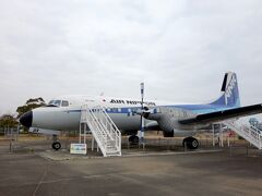 １２：０５　おっと、ここは寄らねば

空港の公園にあるＹＳ－１１
戦後初の国産旅客機

佐賀空港が開港した時
エアーニッポンから寄贈されたもの

