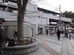 東急汐入駅、この付近はアメリカかと思う雰囲気